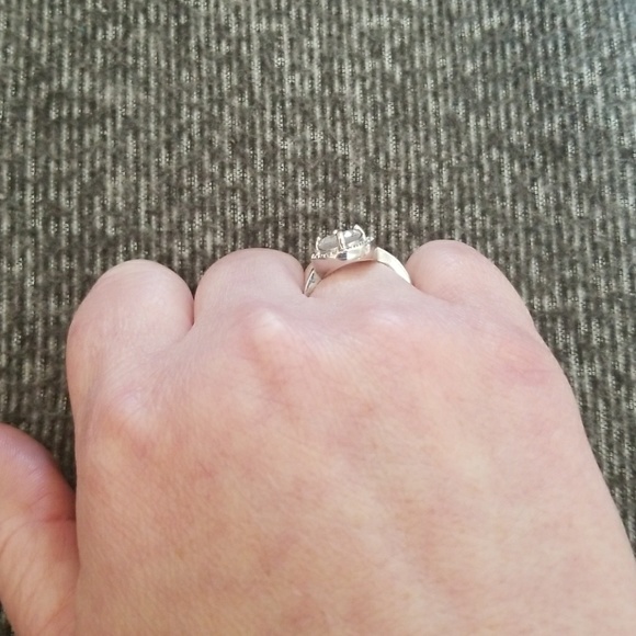 Costume Jewelry Ring - Picture 2 of 5